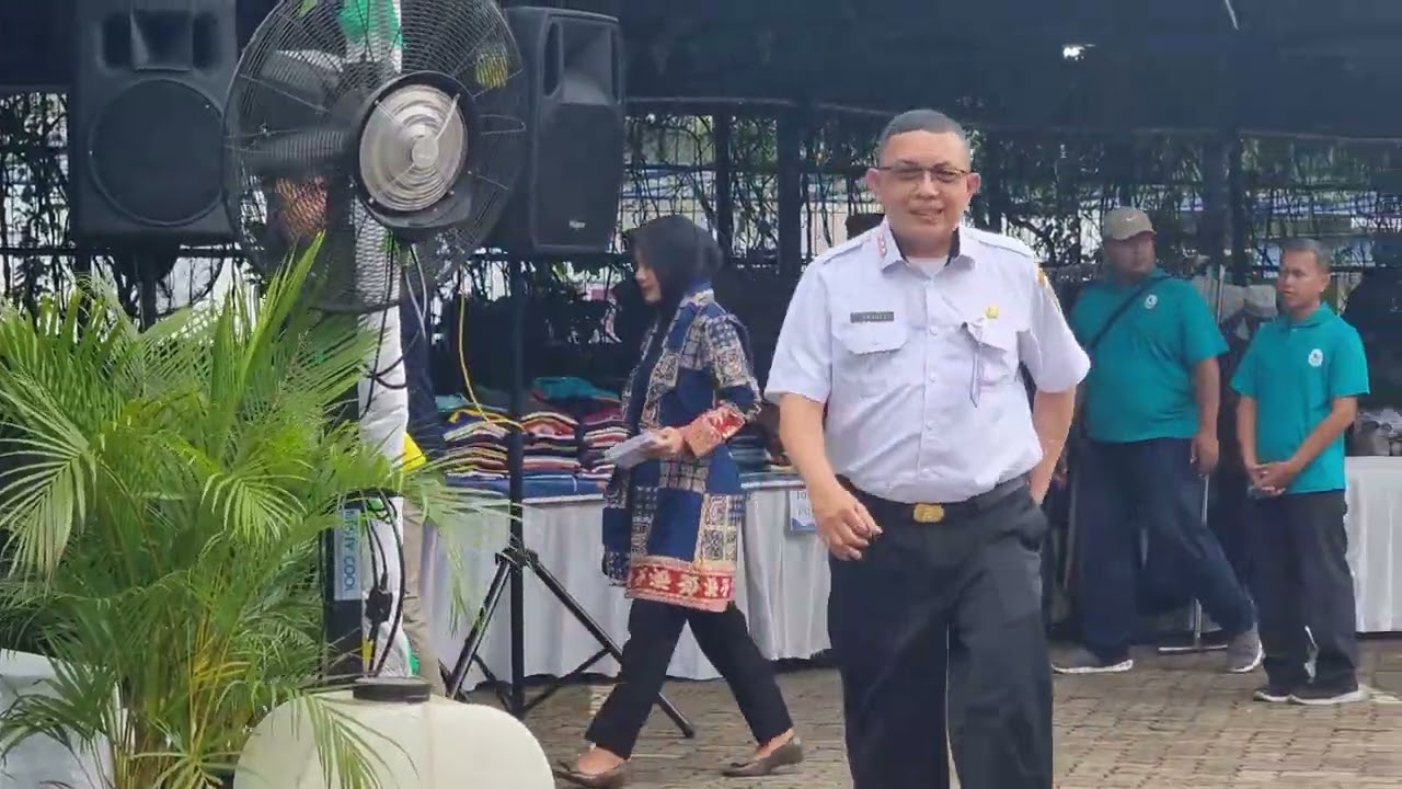 Camat Pademangan membuka Bazar Ramadhan Bulan Berkah