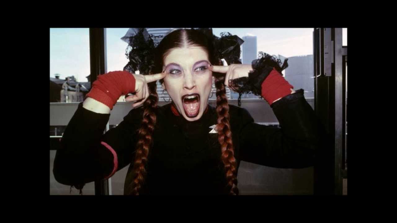 I Saw Mommy Kissing Santa Clause (Lene Lovich)
