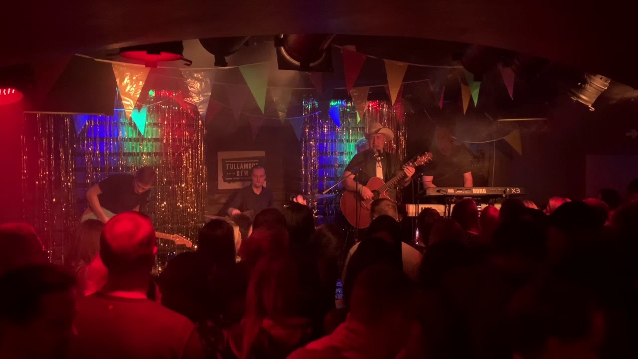 Apvedceļ&scaron; &ndash; Zemenes (live @ Fonoklubs, Cēsis)