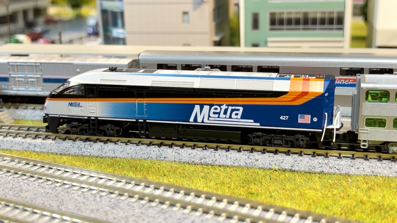 Chicago METRA MP36PH Gallery Bi-Level Commuter Train - KATO Sound Box & Wireless Smart Controller