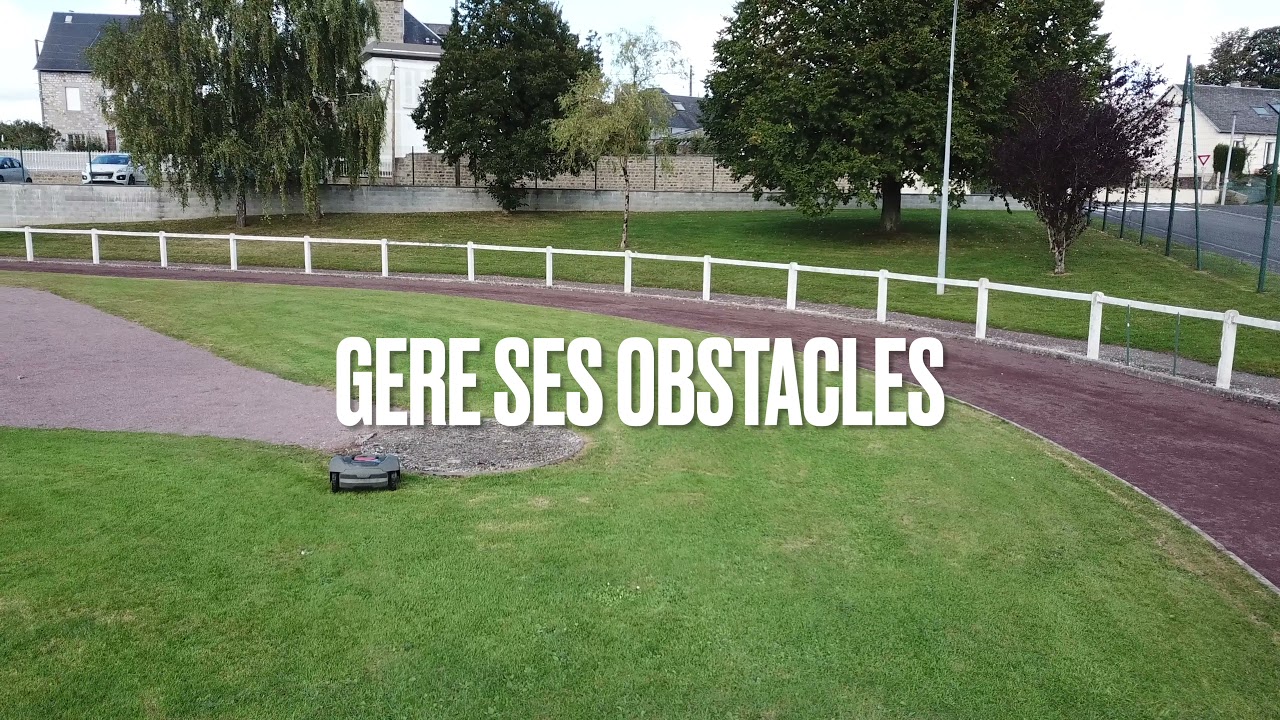 Robot de tonte HUSQVARNA terrain de foot LANDRI SAS