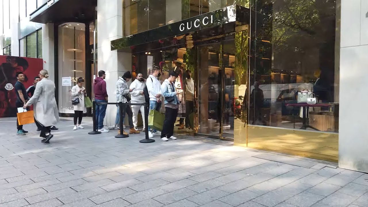 Walking in and around downtown Düsseldorf, Germany | 4K