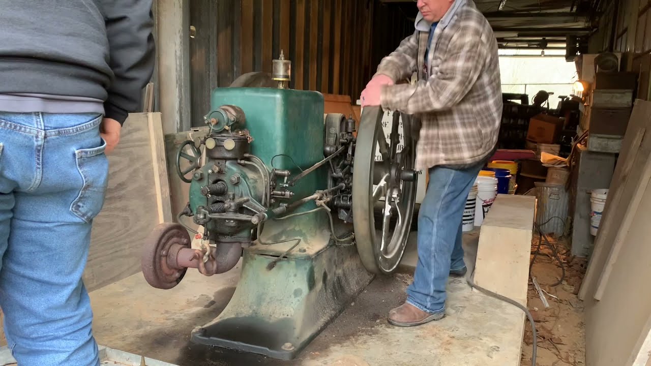 Grinding white corn with a 10hp International M and a 30” Meadows Grist Mill 12-29-2021