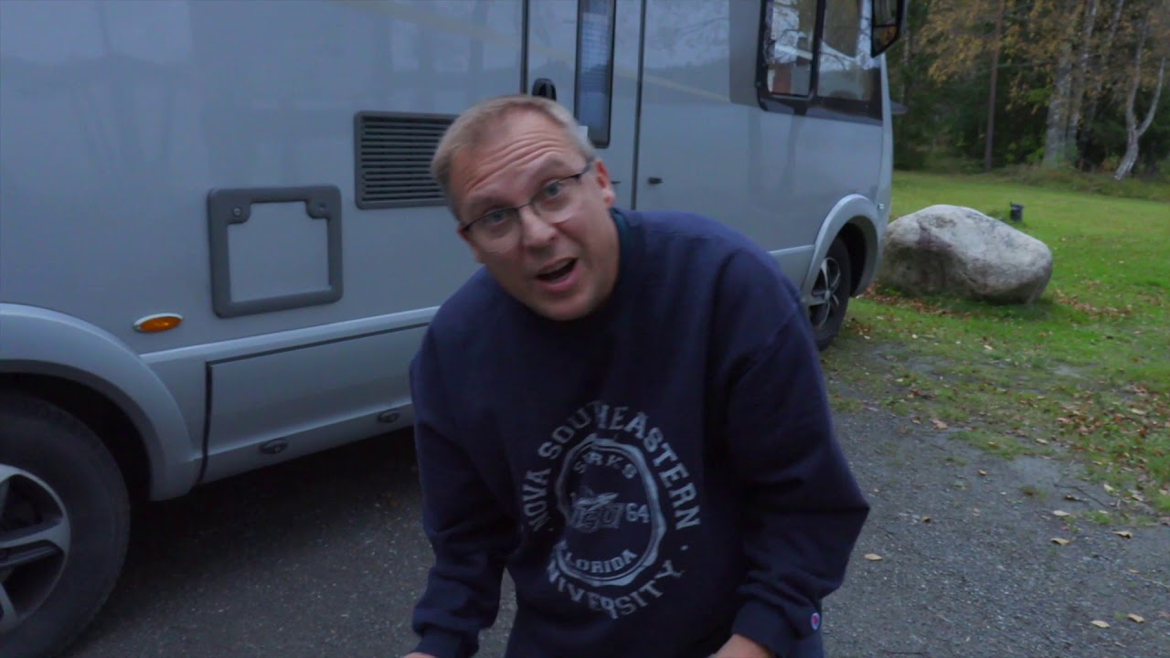 Rallu ja Sanna ruskamatkalla puskaparkissa