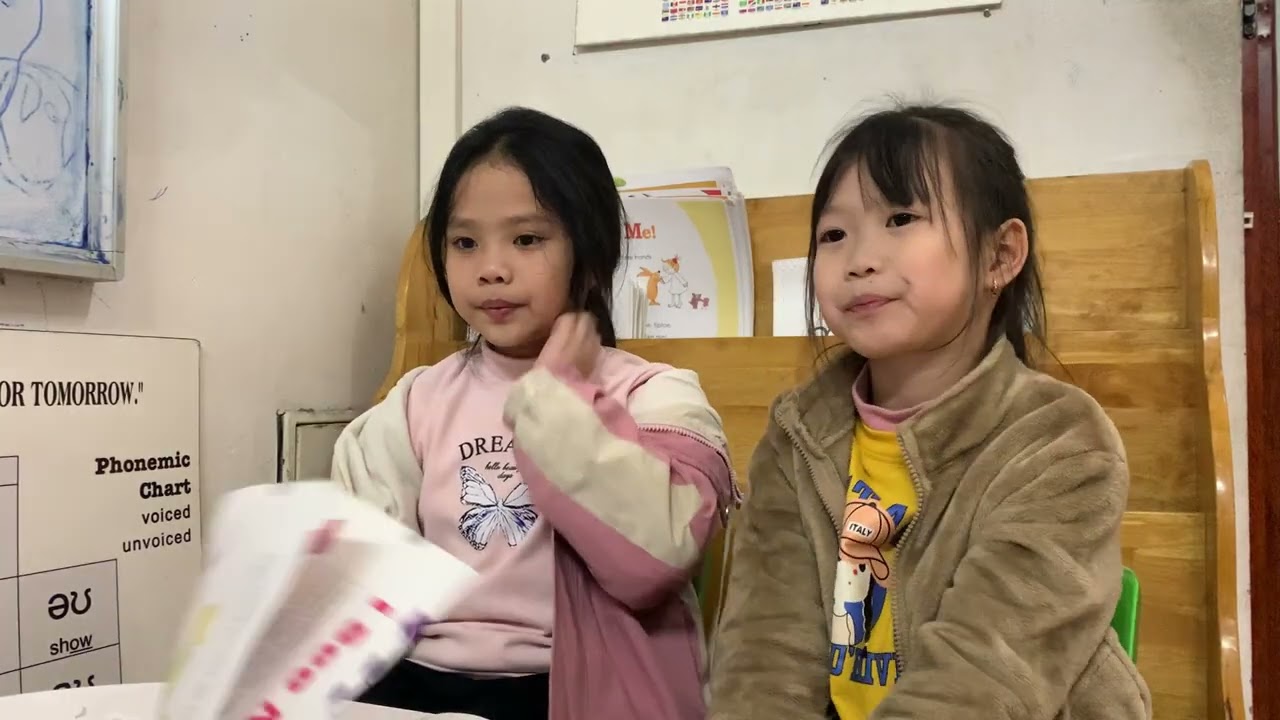 Tuệ Nhi and Minh Hằng U5