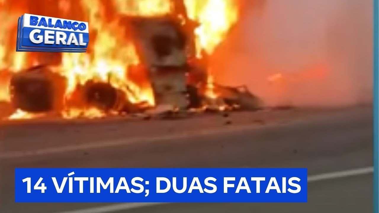Motorista perde o controle de carreta em descida e atinge micro-ônibus de dançarinas