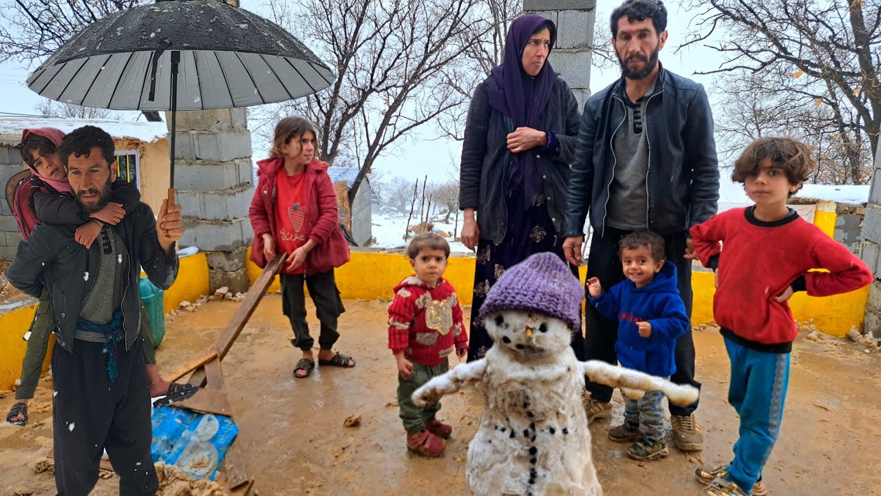 🌨️ One beautiful day with snow, Zeinab gets stuck in the snow and Hojjat tries to save her. 💪⛄