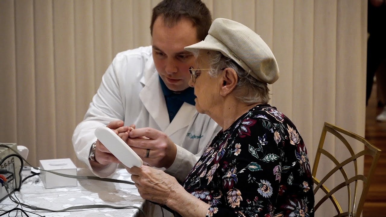 Solidarity and Care: Helping 100 Holocaust Survivors in NY | Miracle-Ear Foundation®