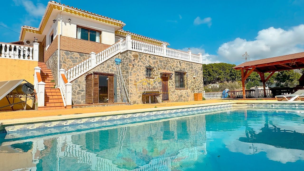 💎 3 Bedrooms Exclusive Villa For Sale in La Exótica, Nerja (Malaga, Spain) 💰 669.500 €