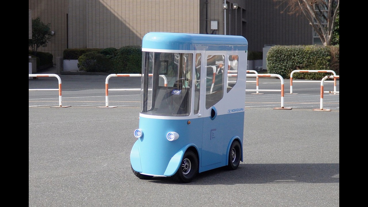 四輪の特定小型原付「ブルージェー」走行のようす