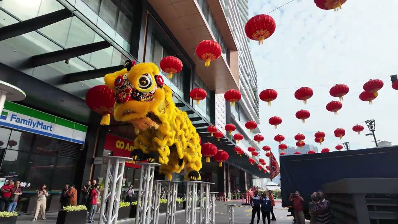 CNY 2025 - Acrobatic Lion Dance by Kwong Ngai Lion Dance 馬來西亞光藝龍獅體育會  at Bloomsvale Shopping Gallery