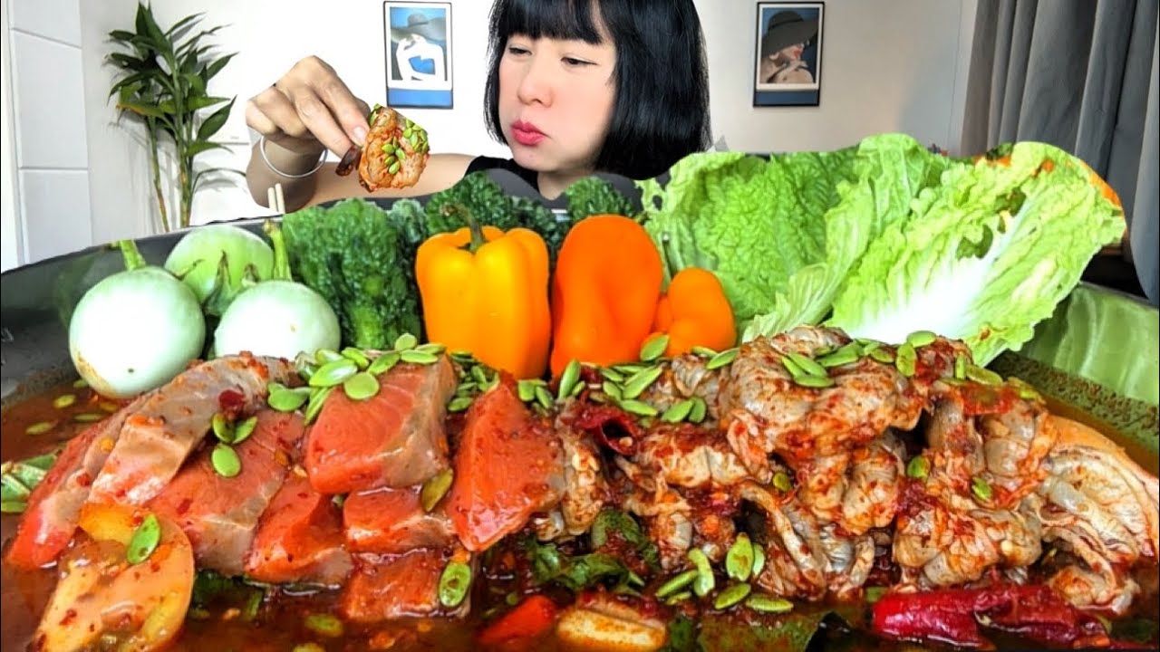 Thaifood ASMR ตำกุ้งสดใส่แซลมอน รสเผ็ดนัวอร่อยย Shrimp papaya salad with salmon MUKBANG show 