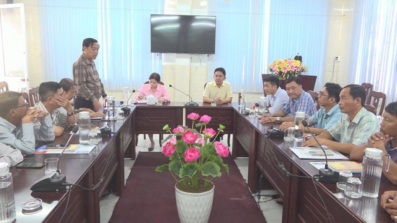 Leaders of Phu Loi Ward held a meeting with PVI Southwest Insurance regarding the payment of poli...