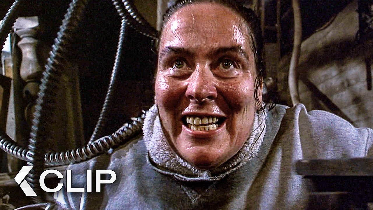 Matilda se cuela en la Casa de Señora Trunchbull - MATILDA Clip