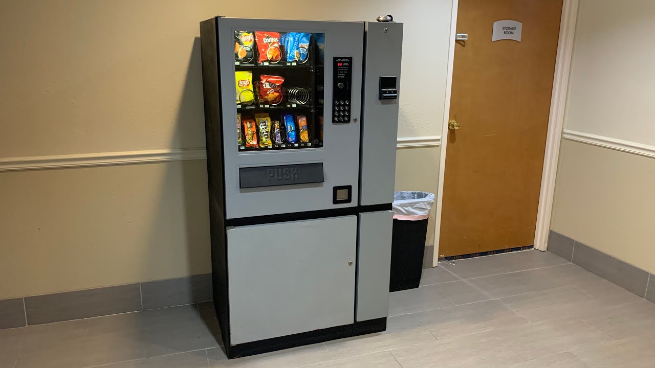 2 Vending Machines at the Quality Inn Bristol with elevator ride  4K