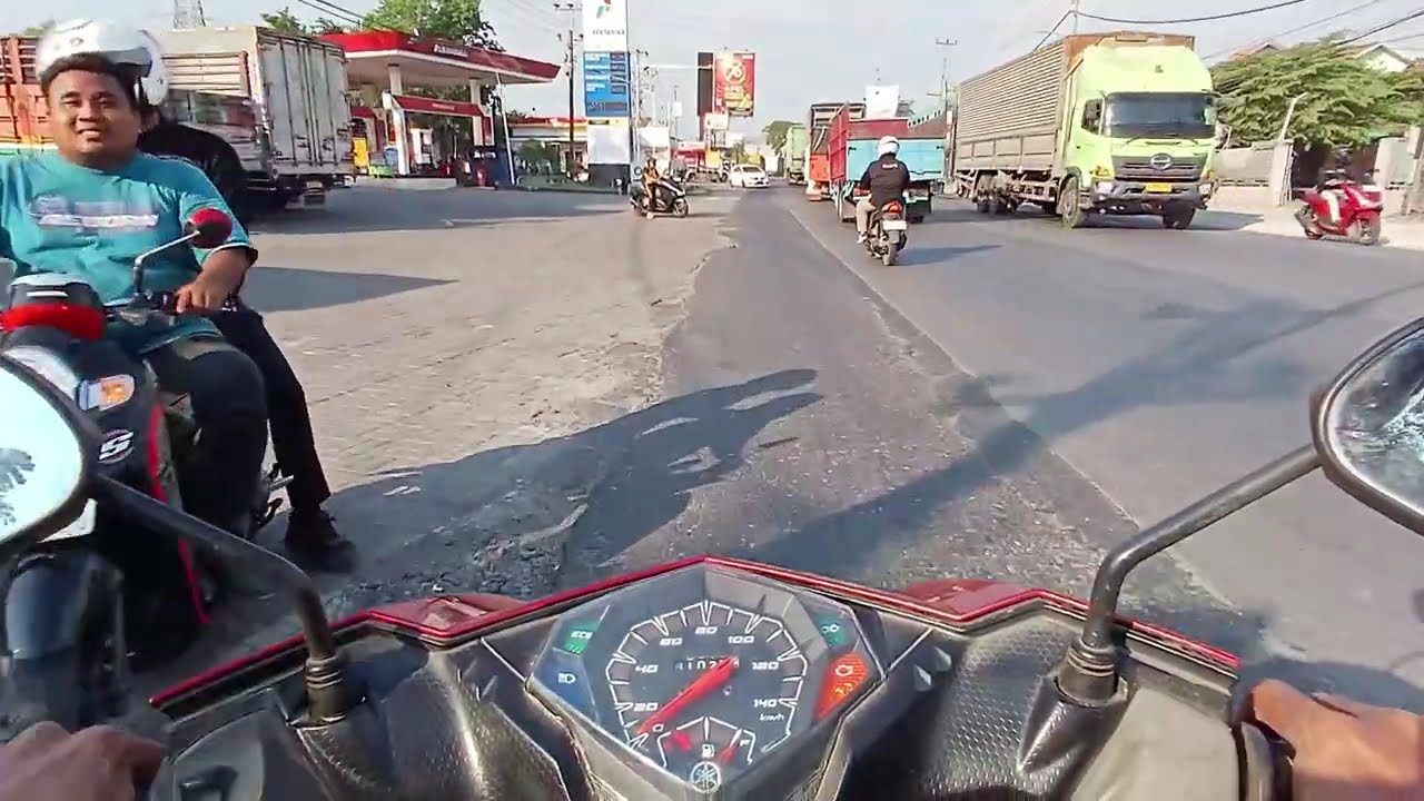 Naik motor sampe tempat kerja