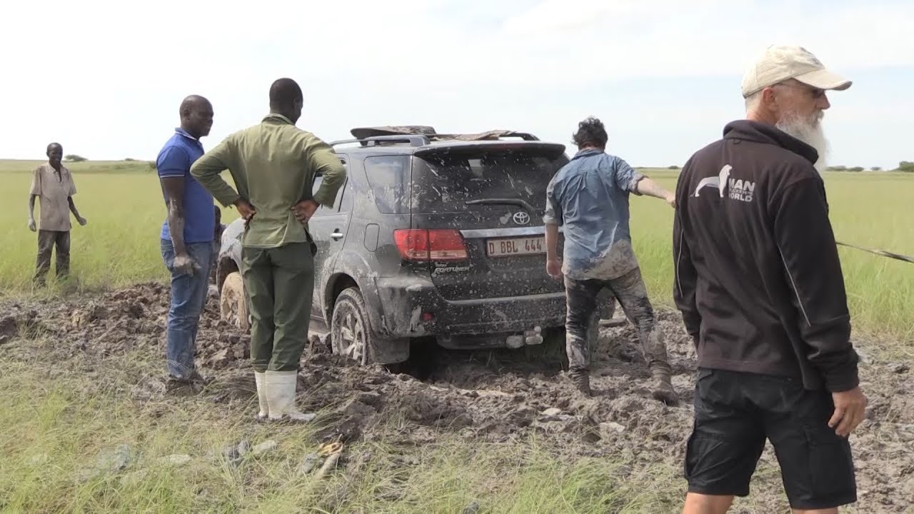 Driving on slick earth roads • Expedition truck • World tour