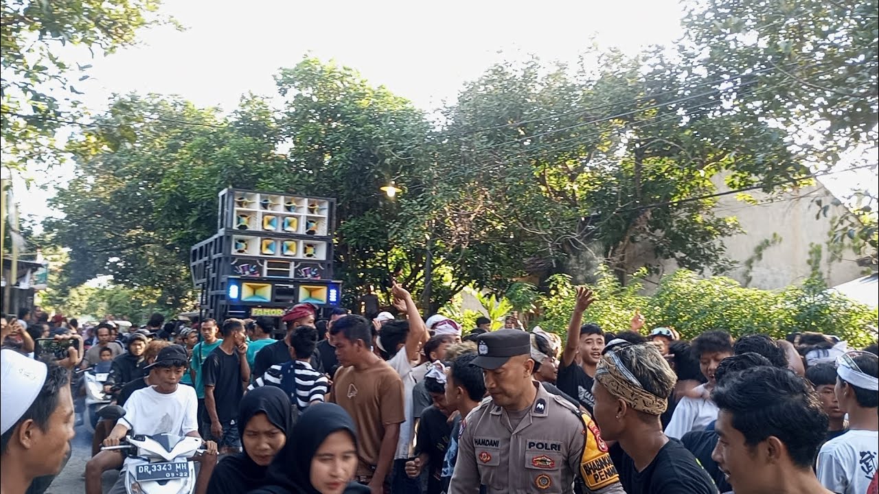 Tia Monika versi famor mania Live in penimbung gunung sari 
