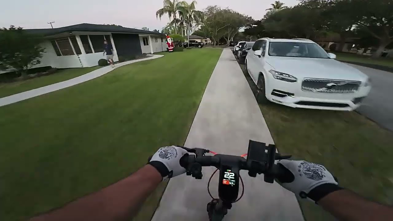 🌴 Segway Max G3 electrical scooter ripping through sidewalks and streets in Miami, FL 