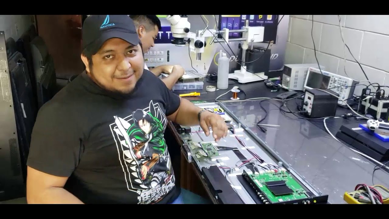 PANTALLA 4K IMAGEN NEGATIVA        JEIDA Y VESA