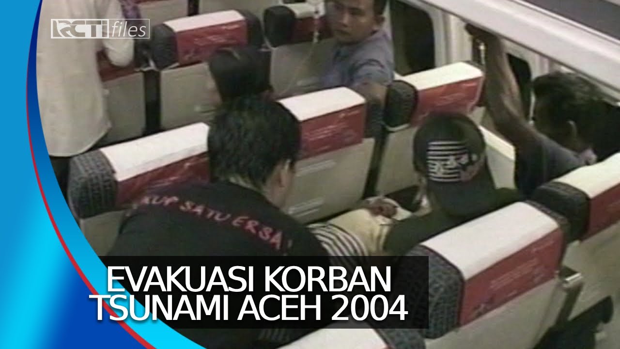 Evakuasi Korban Tsunami Aceh 2004