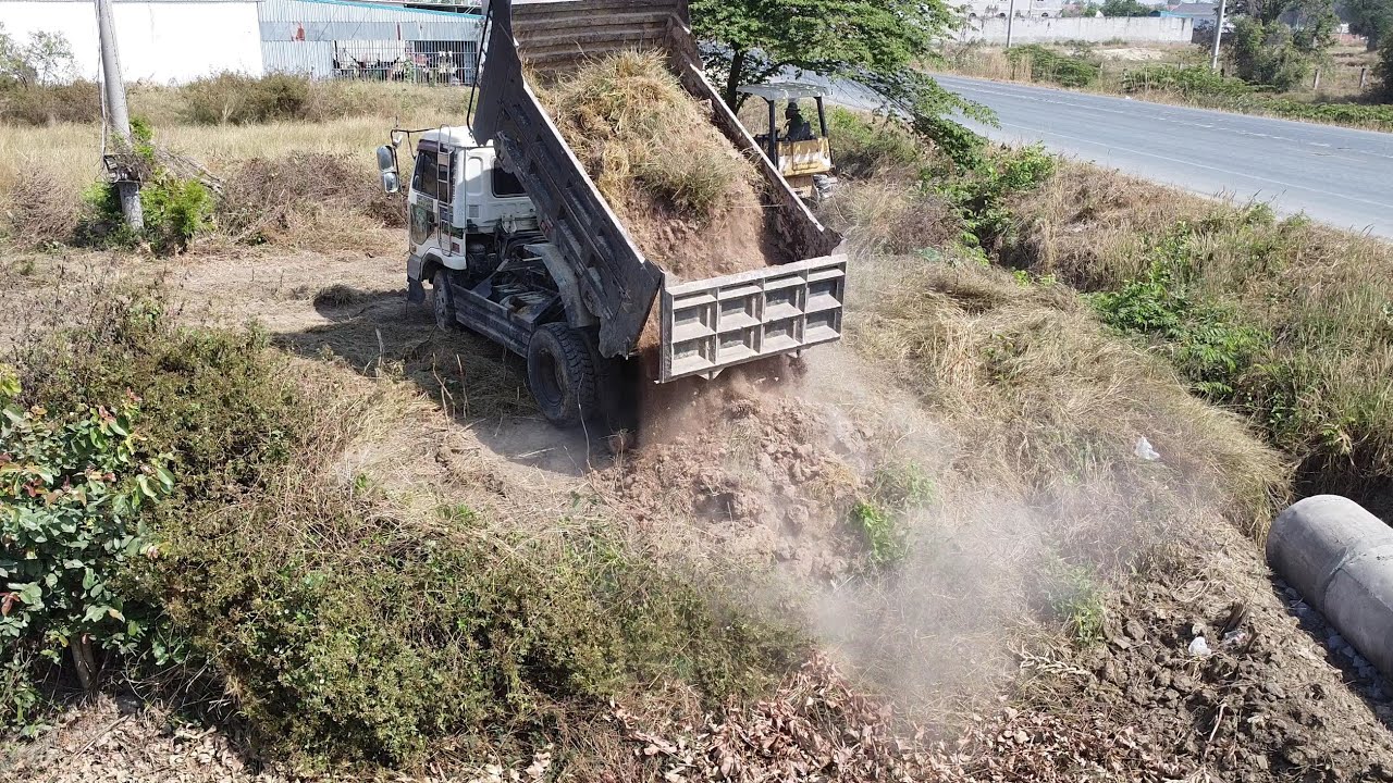 Starting a new project to fill the sewer line. Operated by a 5-ton dump truck. Dozer B21P