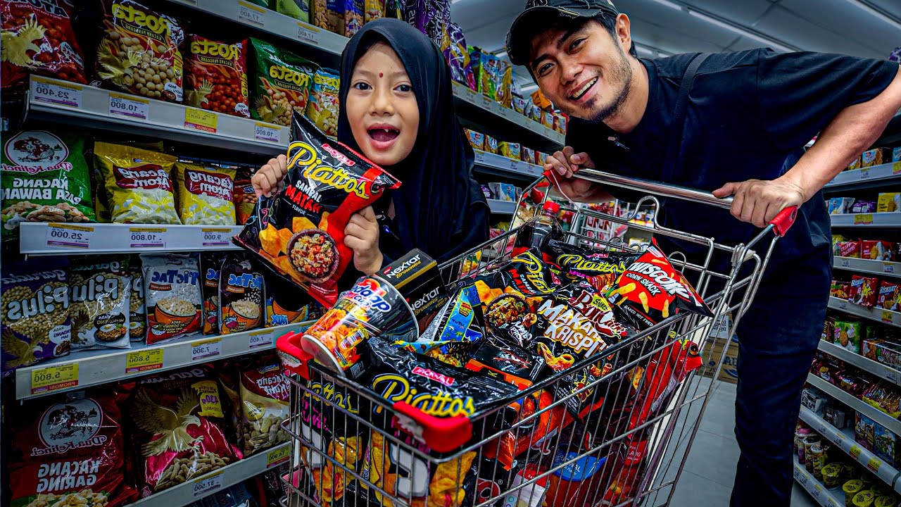 AQILA BORONG SEMUA MAKANAN HITAM DI ALFAMIDI