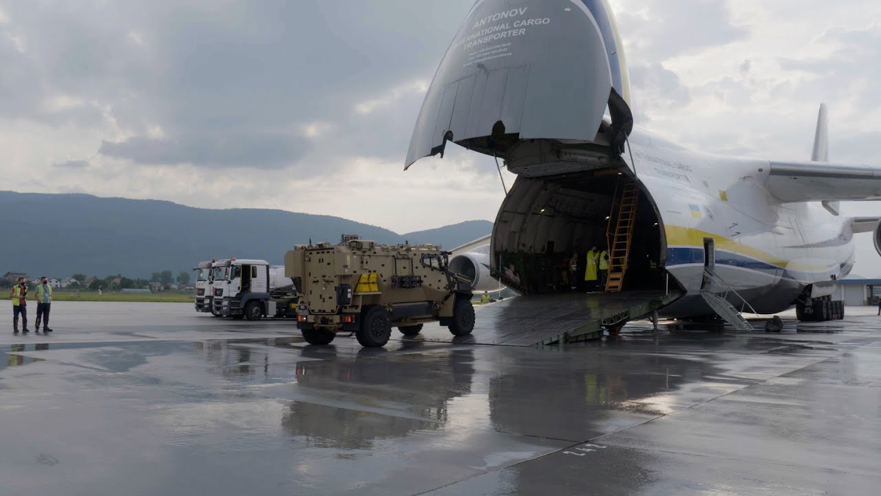 Avion antonov dopremio u Sarajevo vozila iz Ujedinjenog Kraljevstva