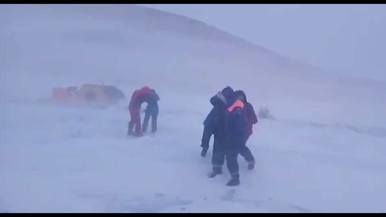 Ураганный ветер обрушился на Иркутскую область! На Байкале застряли туристы. #Baikal #blizzard