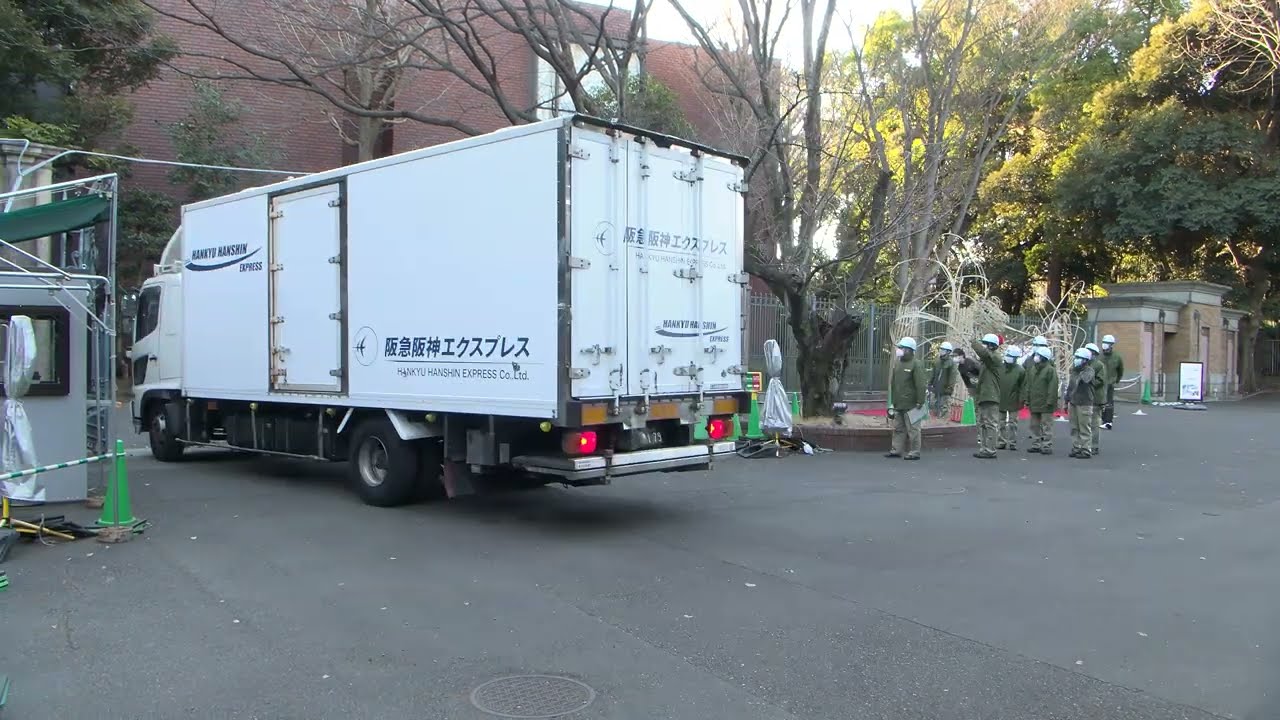 シャンシャンのトラックへの積み込みと出発のようす　2023年2月21日撮影