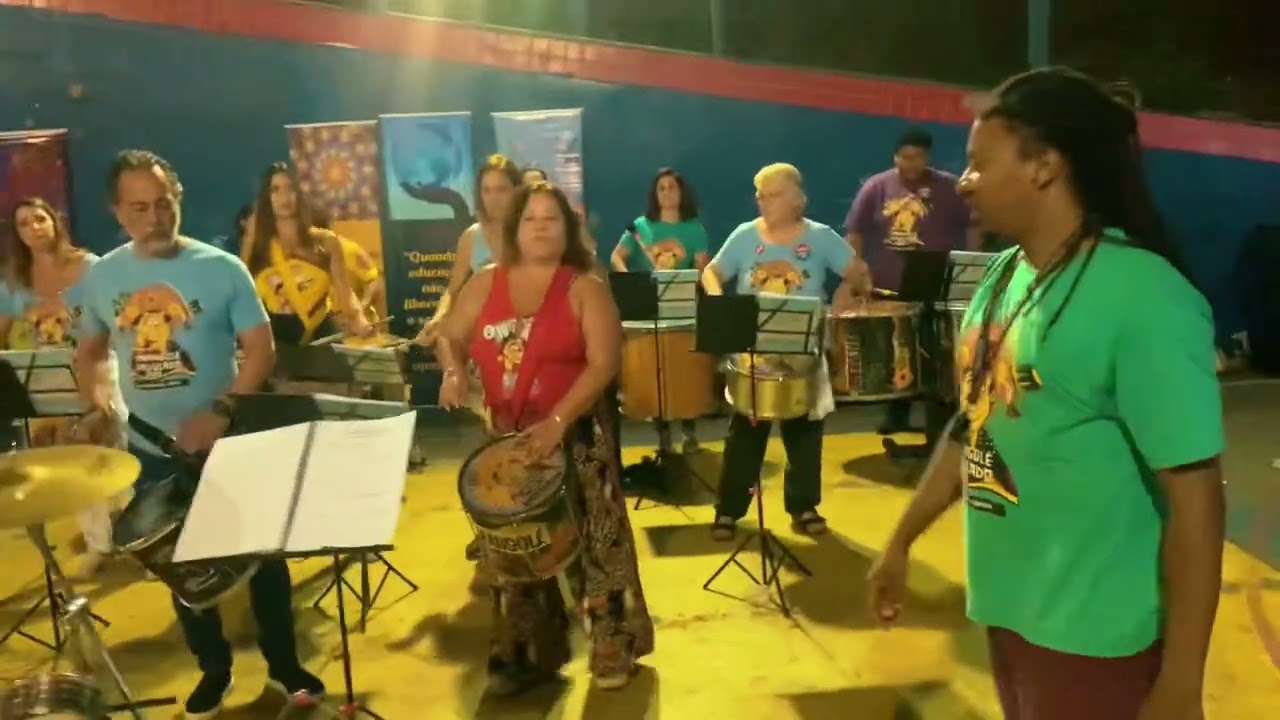 Parangolé Valvulado com Oficineiros na Semana de Artes do CeSU- Juiz de Fora / MG
