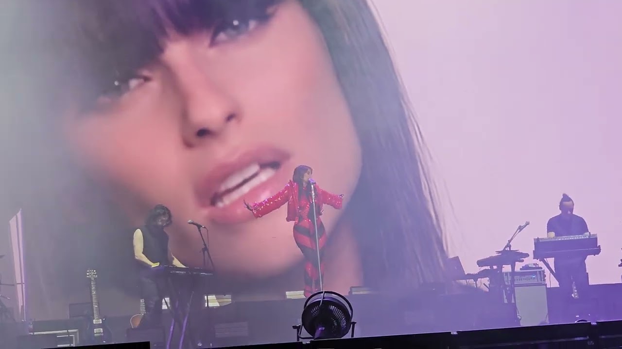 Nelly Furtado singing Say it Right at Tecate Emblema 2024