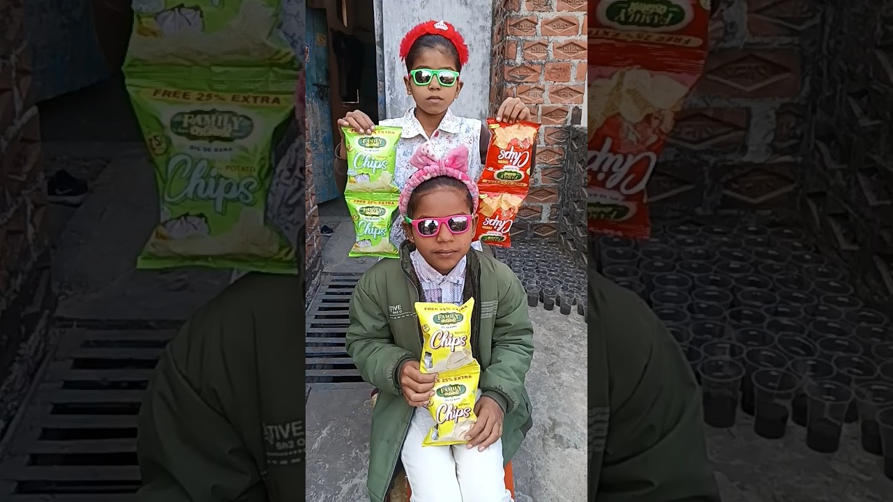 Bhumi behind two colors chips #funny