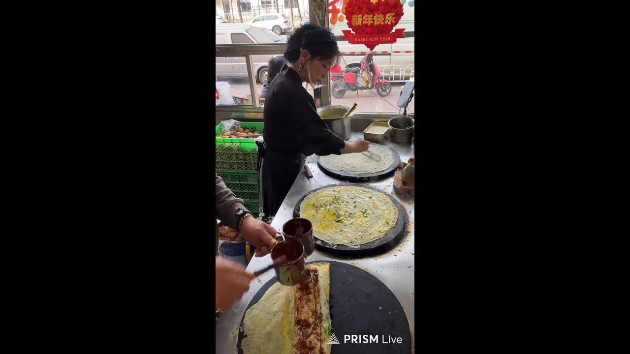 Chinese Woman expert in cooking.