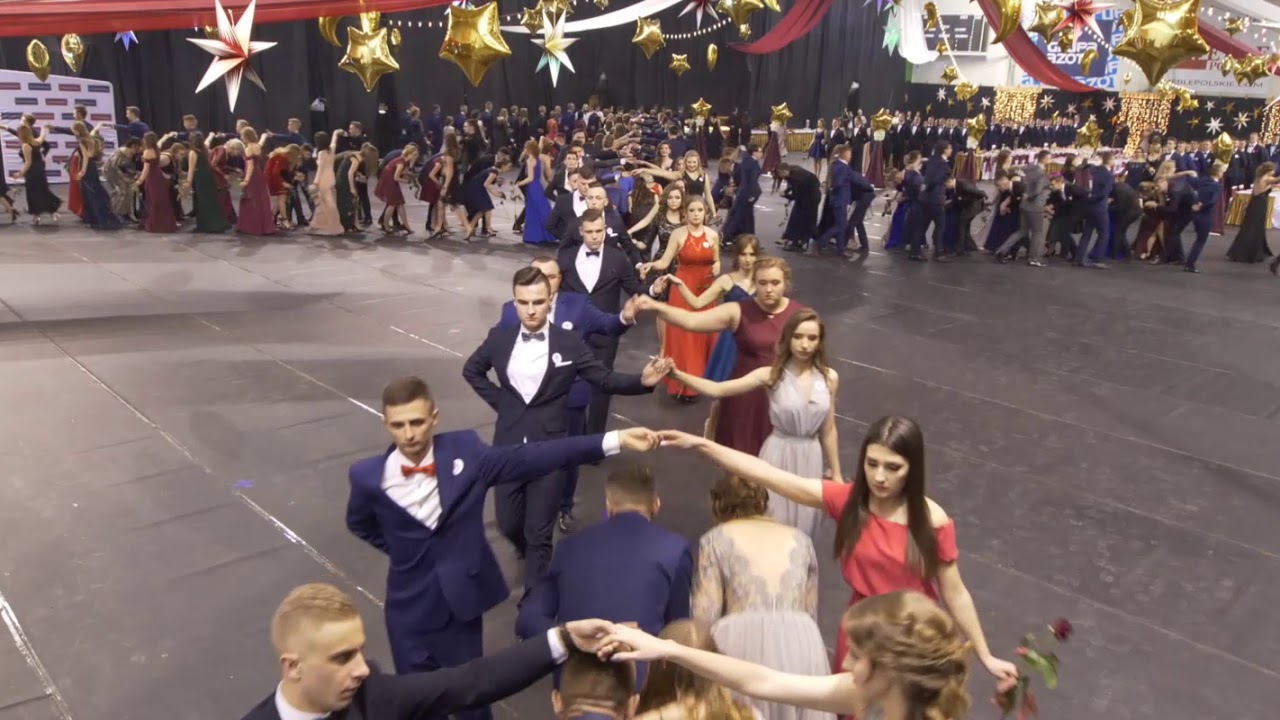 Polonez w wykonaniu uczniów II LO w Zamościu (19.01.2019)