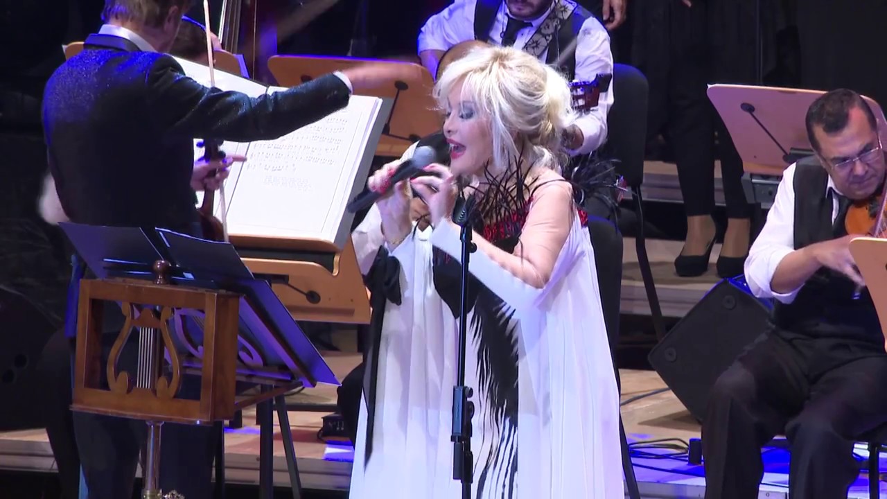 EMEL SAYIN ''Arif Sami Toker Şarkıları'' Konser Görüntüleri ve İzleyici Röportajları