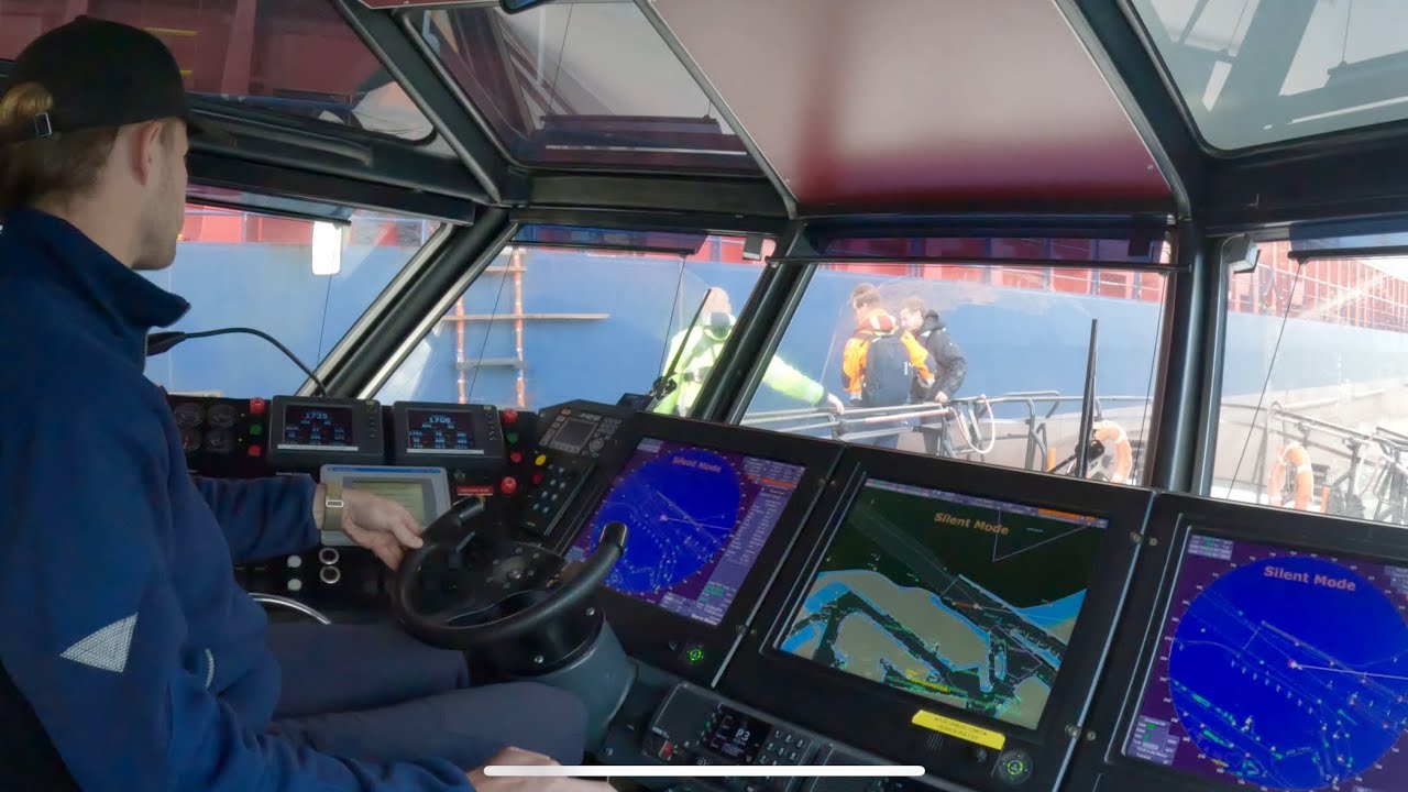 WOW!! Take a view from the bridge of a pilot boat while boarding a pilot