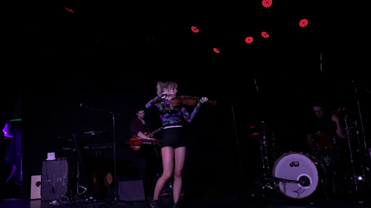 Love Goes On and On ft. Amy Lee of Evanescence - Lindsey Stirling Live