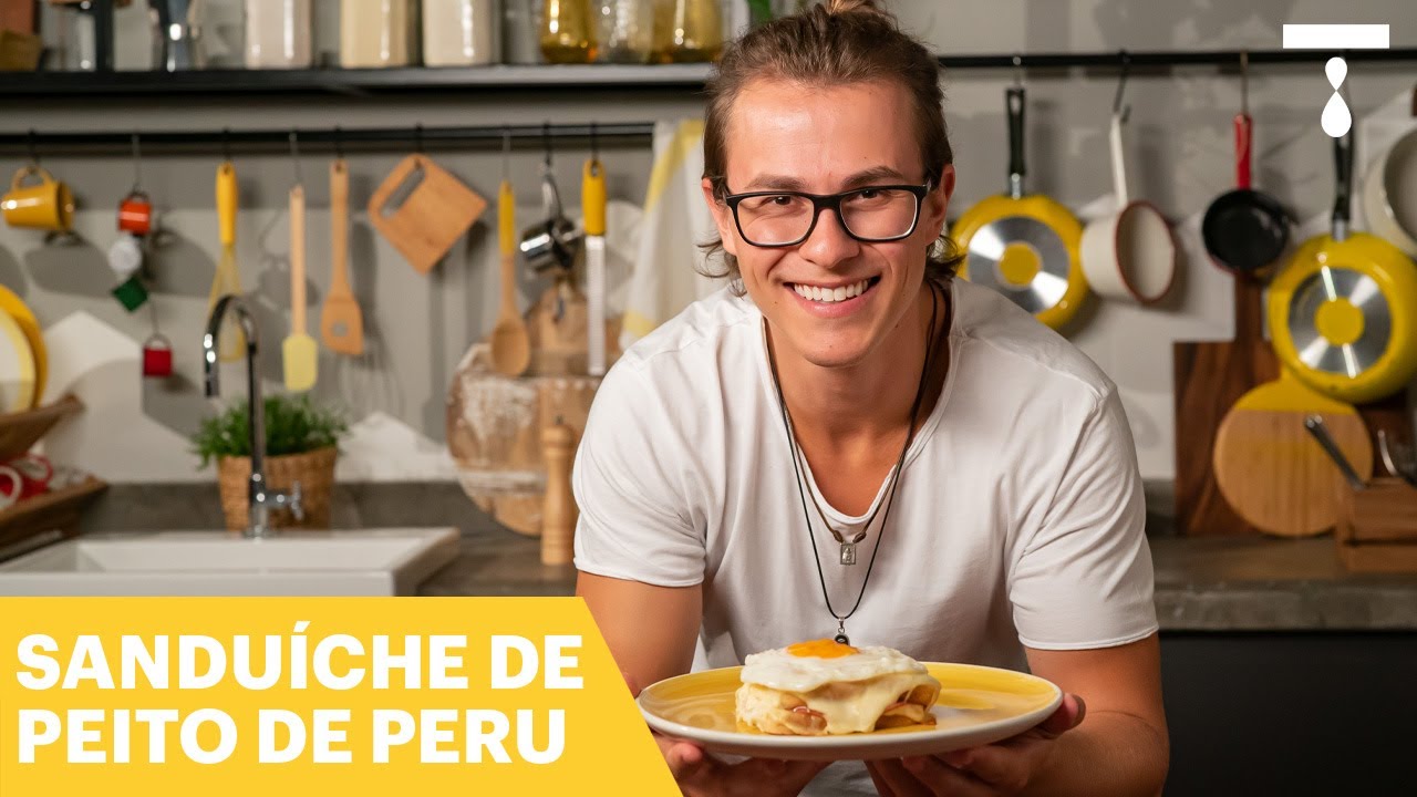 SANDUÍCHE DE PEITO DE PERU SADIA COM MOLHO BECHAMEL