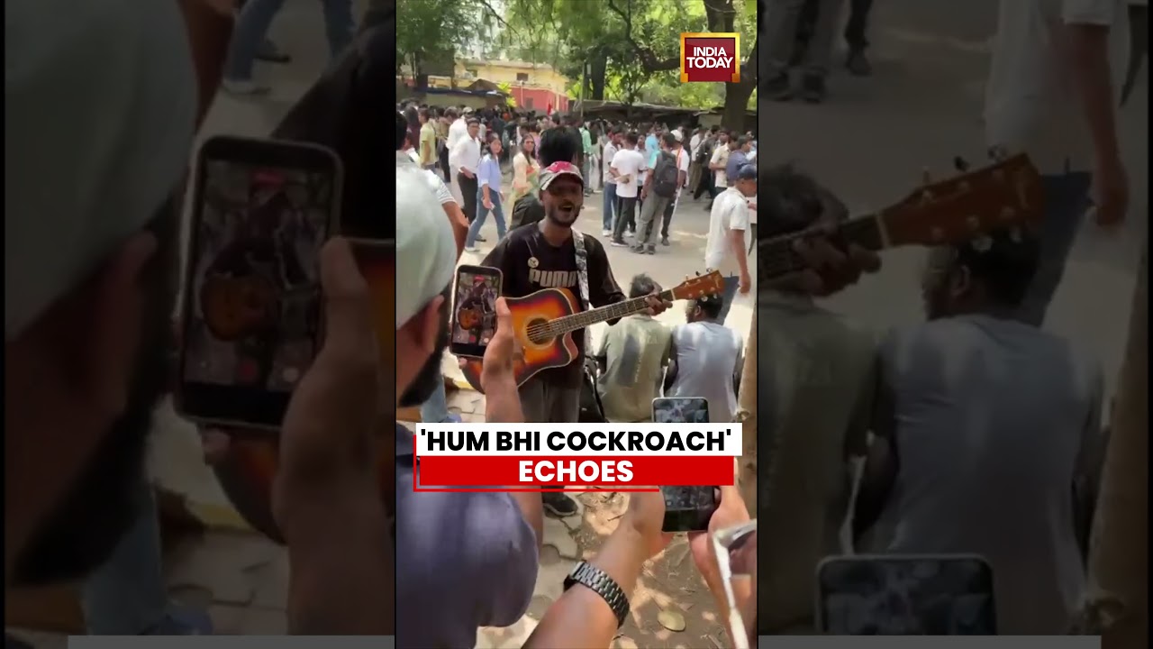 &lsquo;Hum Bhi Cockroach&rsquo; Echoes | Protest Song Energises Crowd At Delhi Rally #cockroachjanataparty