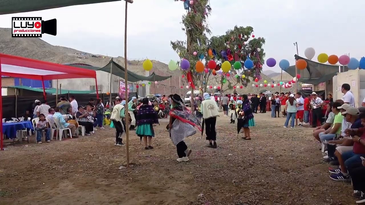 Kurkuchas de sol naciente en la Inauguracion y bendicion del nuevo local de la asociacion llacuas