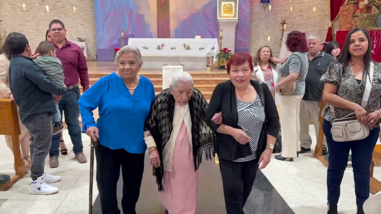 Festejando a Mamá Cuquita sus 100 años de vida (no tengo los derechos de la música) 