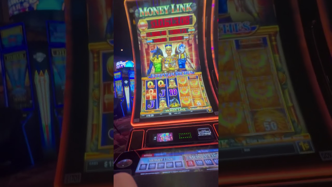 This game actually pays! Egyptian Riches slot machine