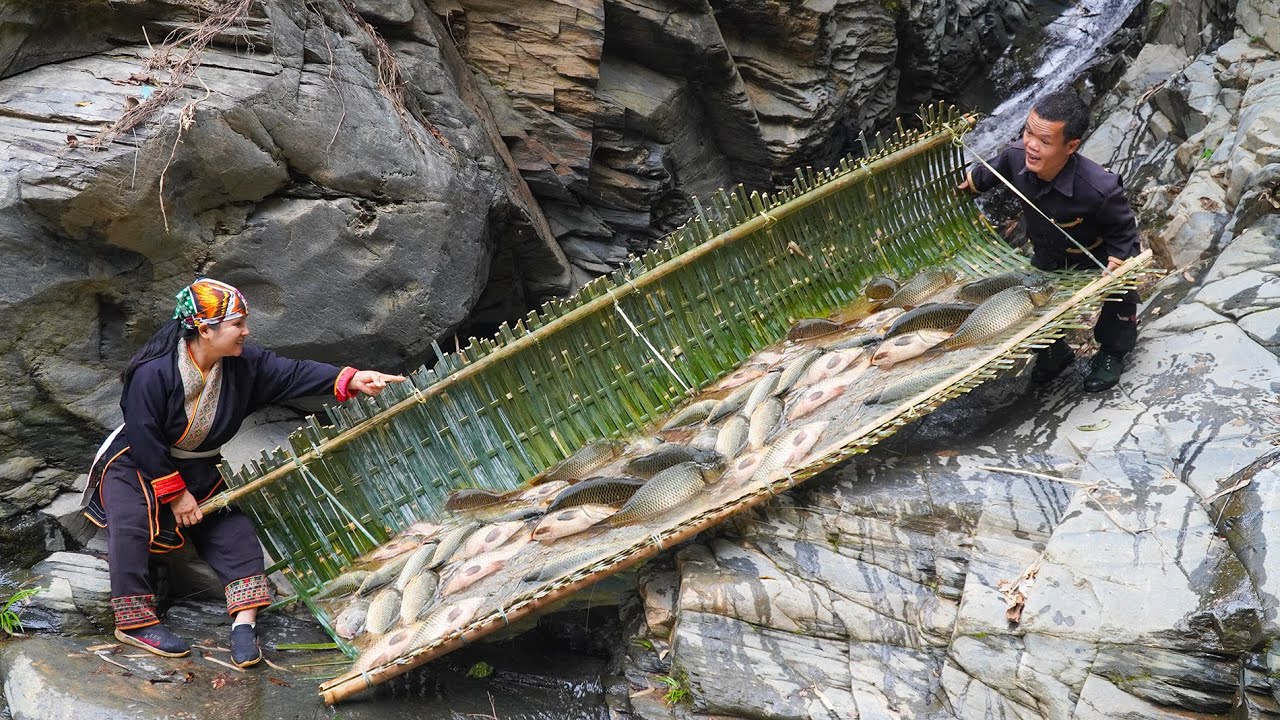 Dwarf Family Makes Unique Fish Traps - Trapping and Grilling Stream Fish - Superfish Trapping Skills