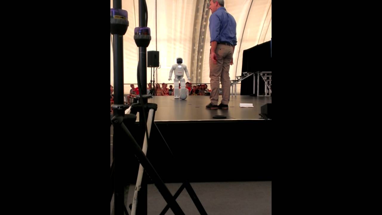 Asimo robot at Honda plant(1)