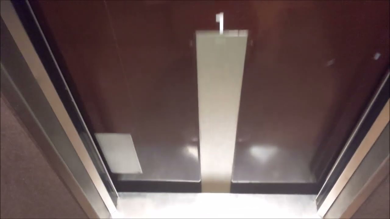 Manual door lift/elevtor by ORONA?! @ Wevelgem, Belgium