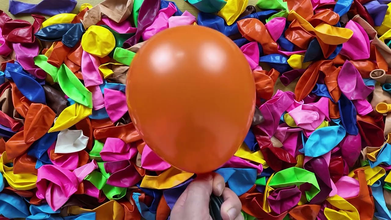 Playing with balloons and Balloon bursting #balloon #satisfying
