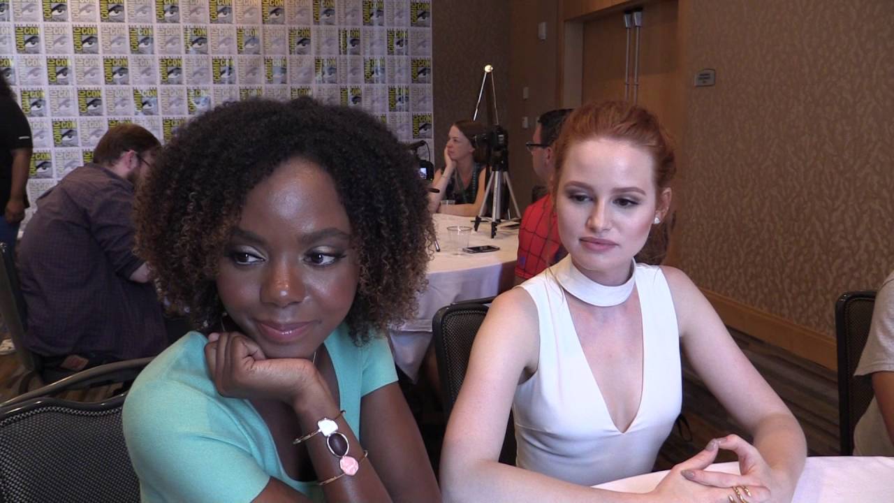 Comic Uno SDCC 2016: Riverdale Madelaine Petsch and Ashleigh Murray Interview (Cheryl/Josie)