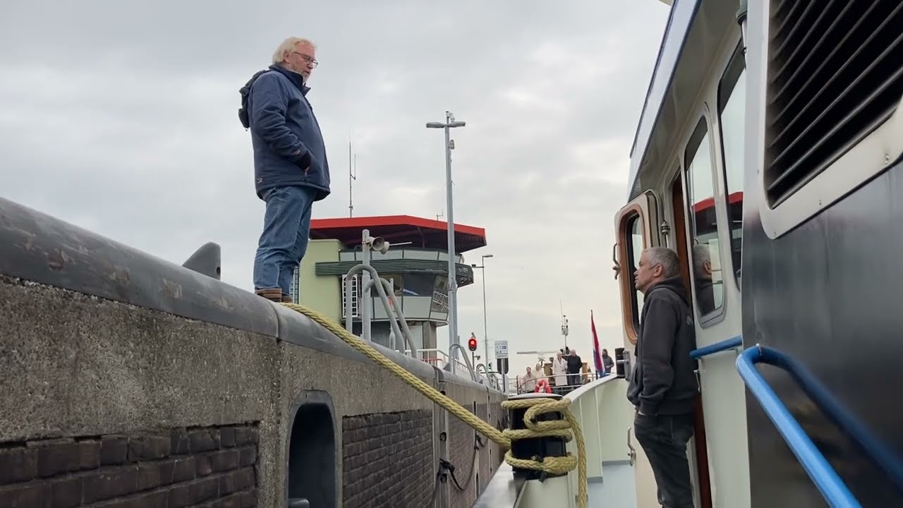 #134 Na het bunkeren varen we verder, vinden we een plek voor de nacht en ga ik de buurt verkennen 