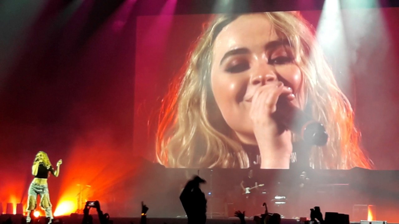 Sabrina Carpenter - That's what I like (Bruno Mars cover) Live in Rio